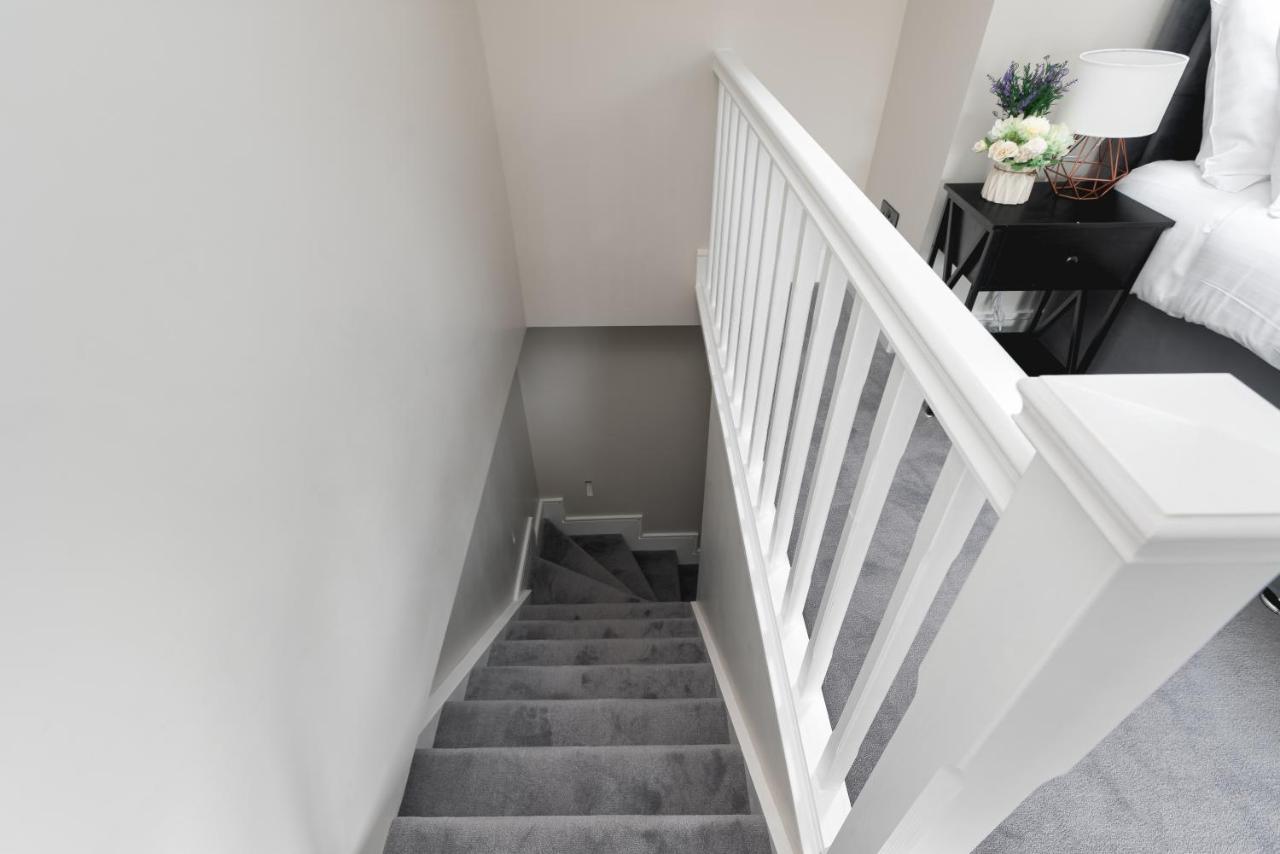 Skyvillion - Cozy Large 4 & 1 Bed Apartments In London Enfield, Mins To Tube Station, Free Wi-Fi Exteriér fotografie