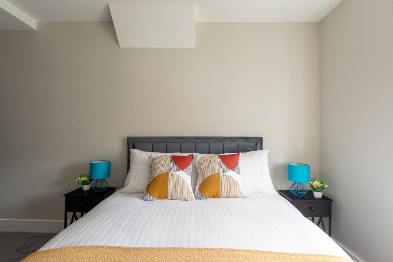 Skyvillion - Cozy Large 4 & 1 Bed Apartments In London Enfield, Mins To Tube Station, Free Wi-Fi Exteriér fotografie