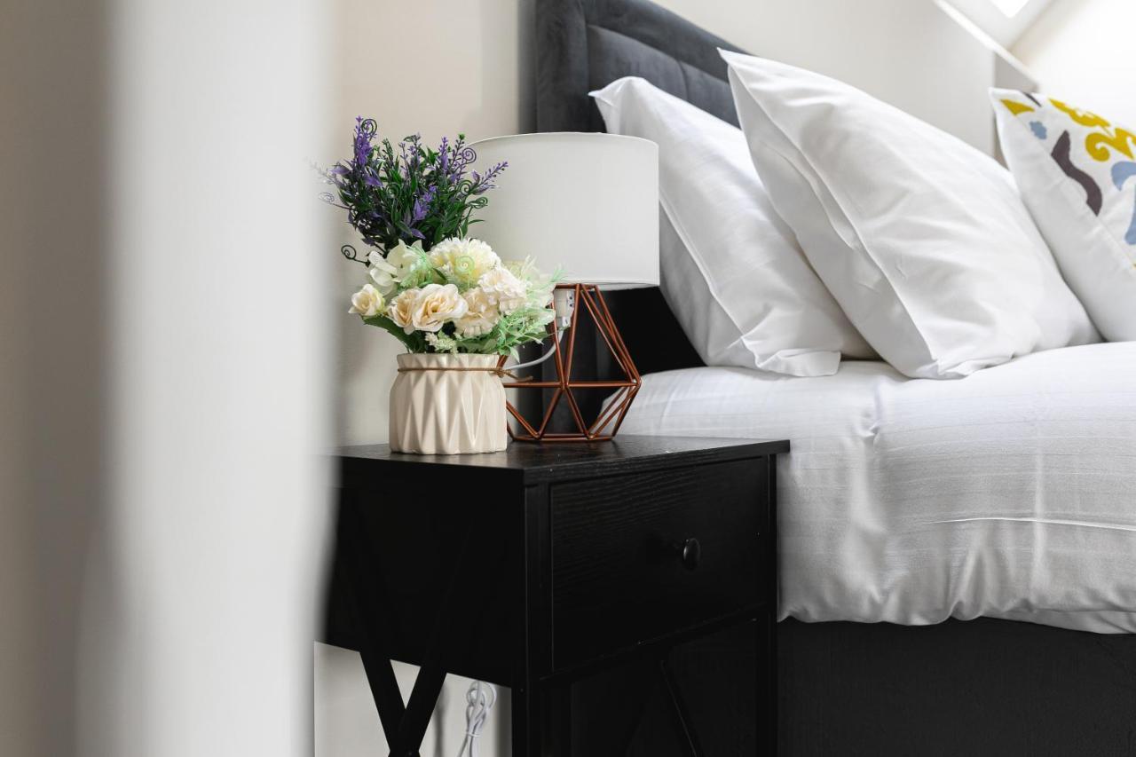 Skyvillion - Cozy Large 4 & 1 Bed Apartments In London Enfield, Mins To Tube Station, Free Wi-Fi Exteriér fotografie