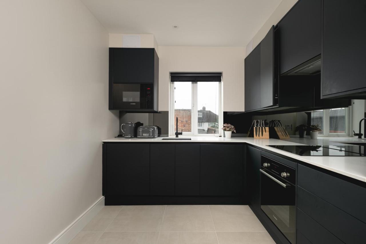 Skyvillion - Cozy Large 4 & 1 Bed Apartments In London Enfield, Mins To Tube Station, Free Wi-Fi Exteriér fotografie